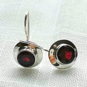 Nwt Sterling Silver Garnet drop earrings